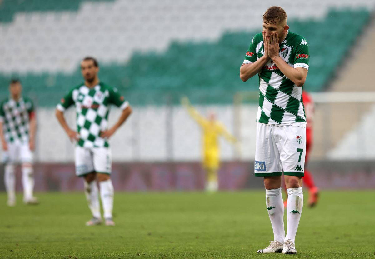 Burak Kapacak, Bursaspor'dan Fenerbahçe'ye giden 9. futbolcu oldu