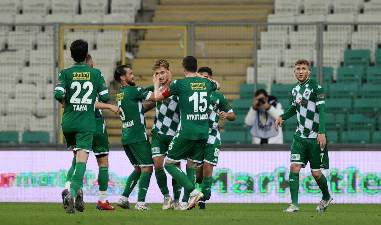 Burak Kapacak, Bursaspor'dan Fenerbahçe'ye giden 9. futbolcu oldu