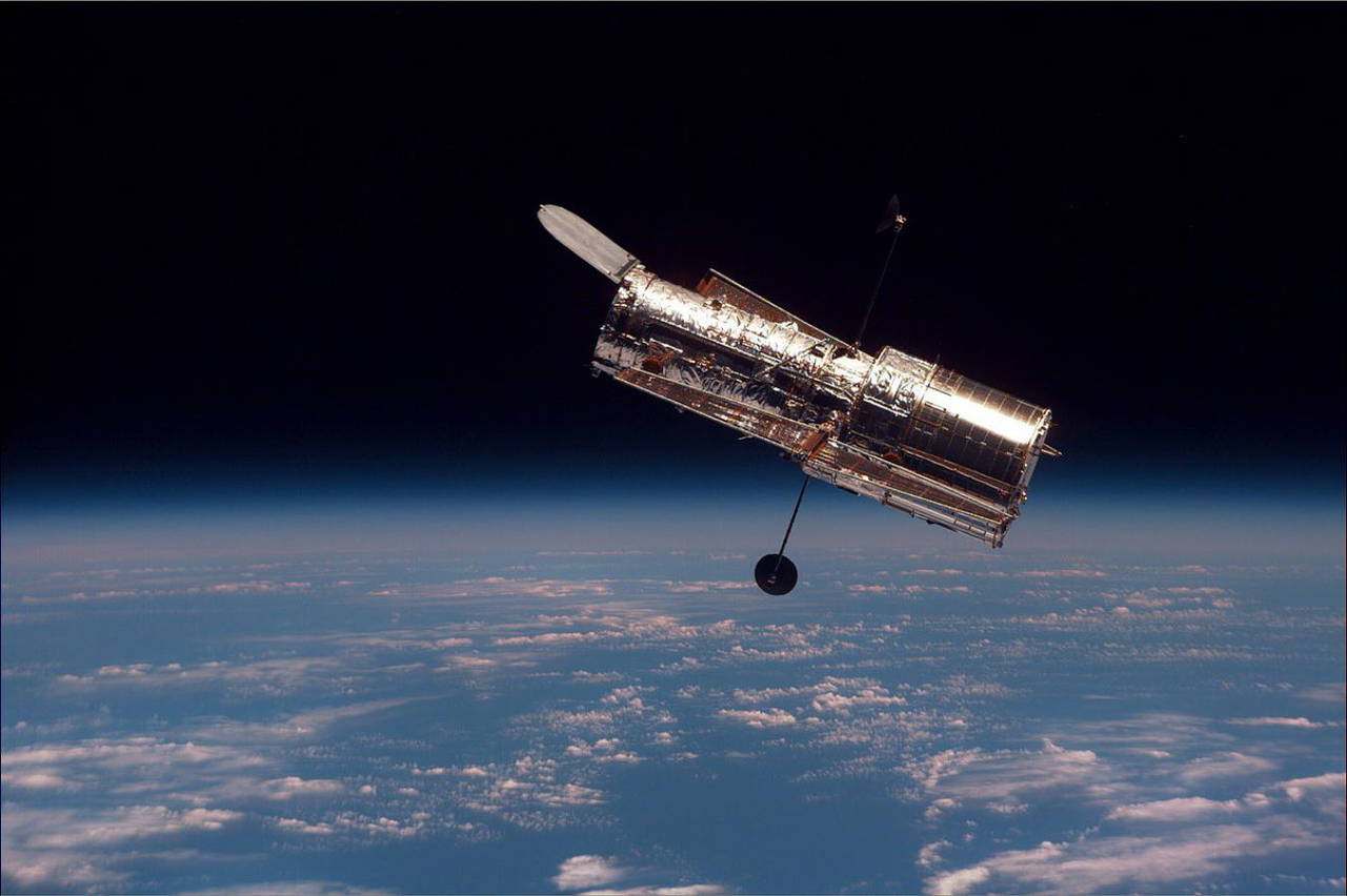 1990 yılında bugün ilk uzay teleskobu Hubble yörüngeye oturtuldu