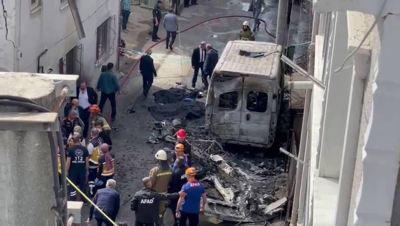 Bursa'da sokak ortasına uçak düştü! 2 kişi yaşamını yitirdi