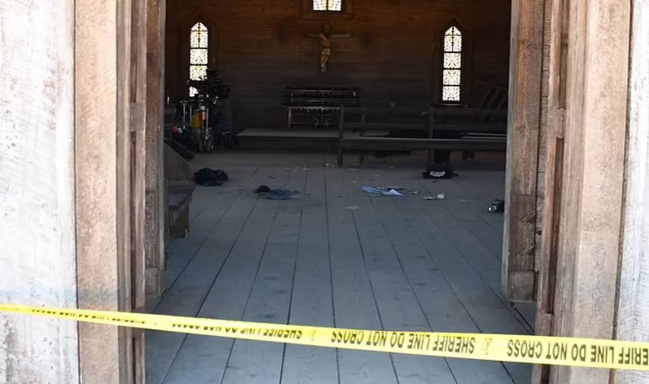 Alec Baldwin'in, yönetmeni vurduğu görüntüler paylaşıldı