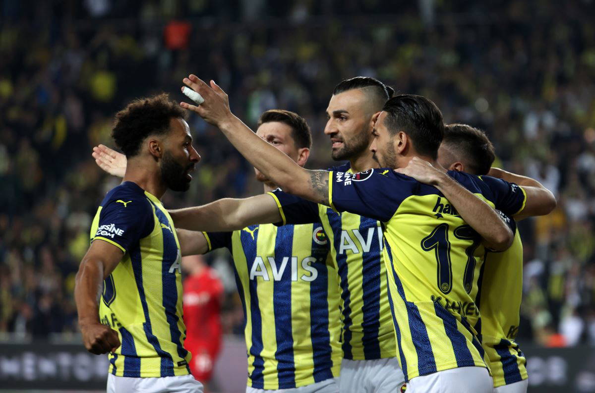 Fenerbahçe 3 puanı 3 golle aldı! Fenerbahçe 3-2 Gaziantep FK