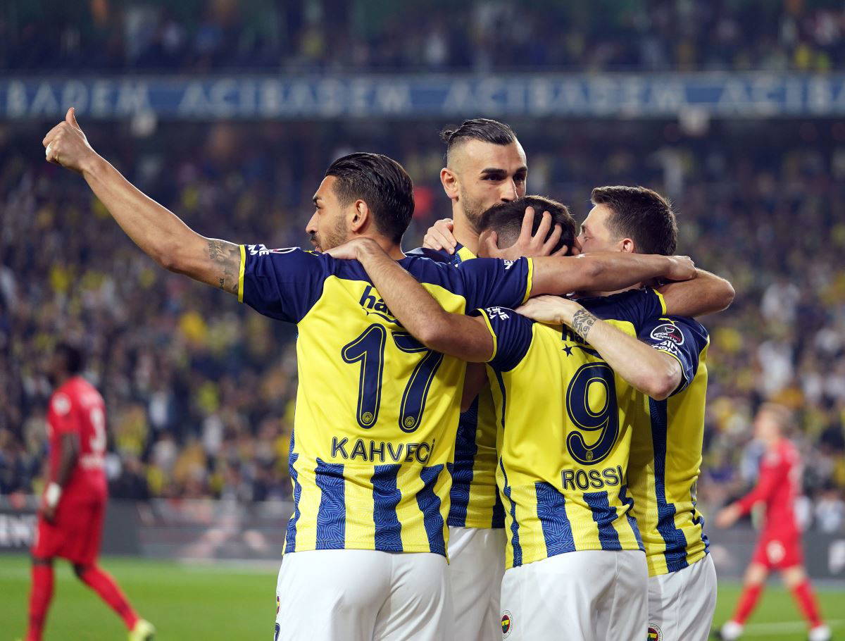 Fenerbahçe 3 puanı 3 golle aldı! Fenerbahçe 3-2 Gaziantep FK