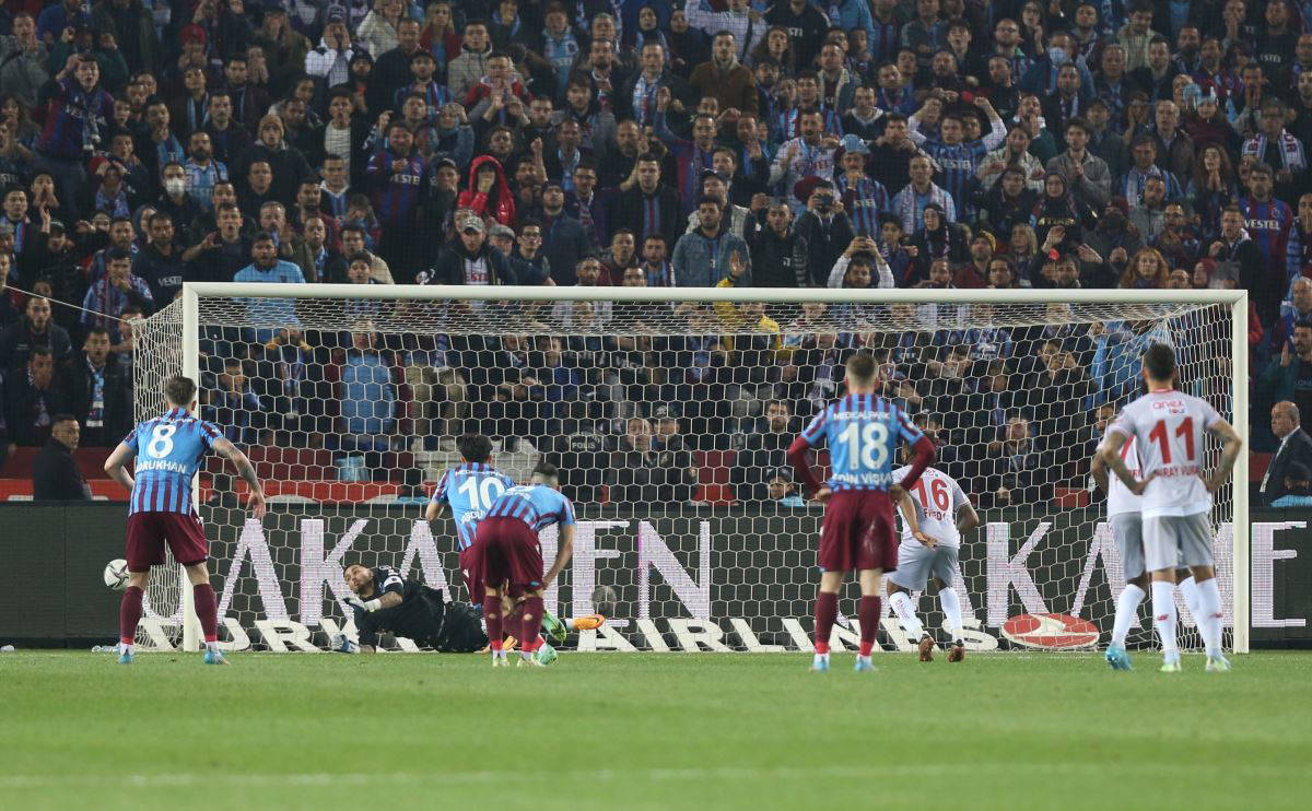 38 yıl aranın ardından şampiyon Trabzonspor! Trabzonspor 2-2 Antalyaspor