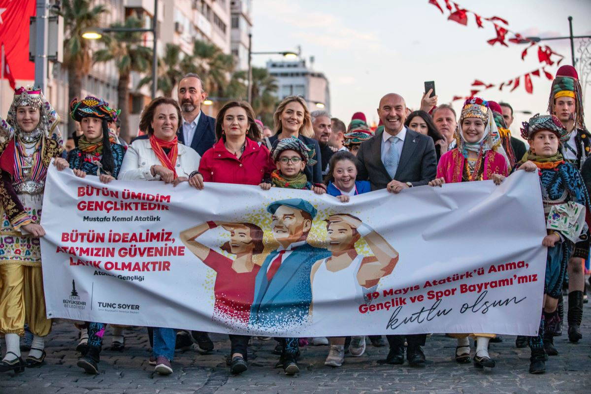 İzmir'de unutulmayacak 19 Mayıs kutlaması