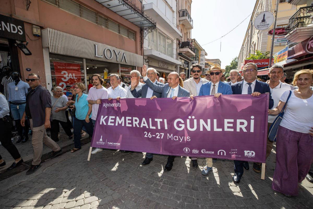 İzmir'in kalbi Kemeraltı'nda şenlik var