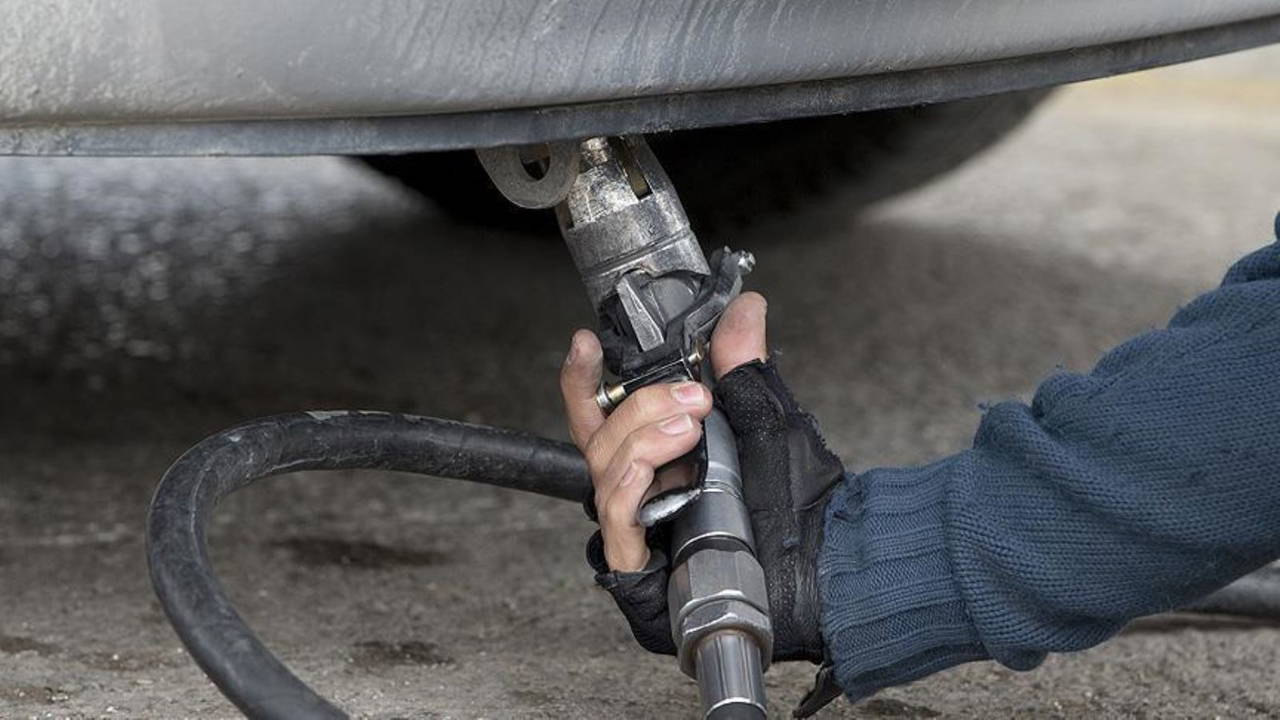 Yurttaş güne böyle uyandı... Benzin ve motorine bir zam daha yolda!