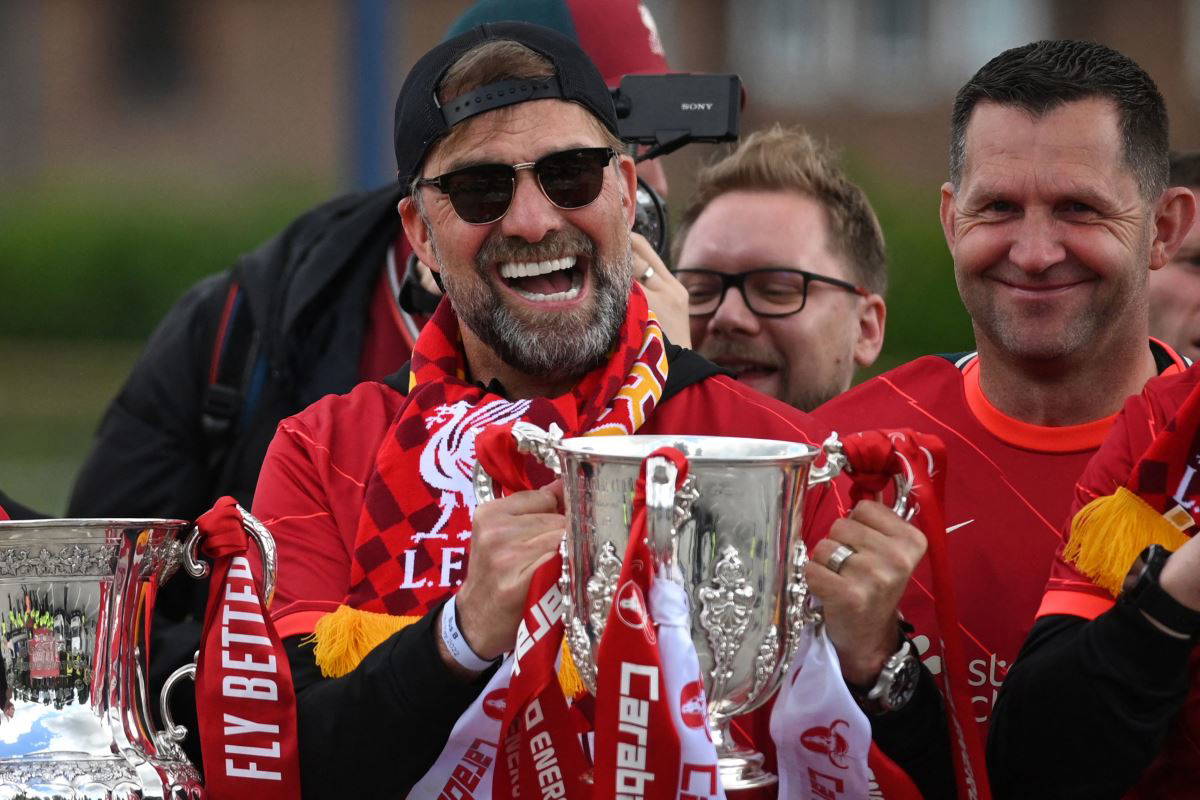 UEFA Şampiyonlar Ligi'nde Real Madrid'e kaybeden Liverpool çifte kupayı kutladı