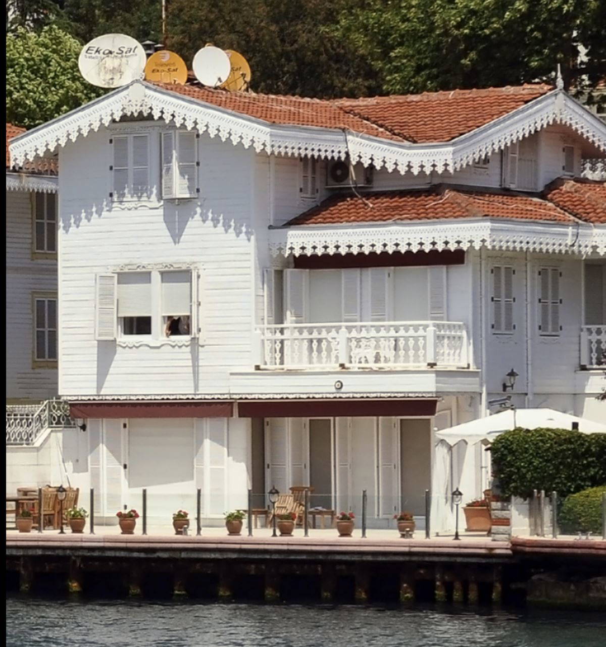 Camdaki Kız dizisinin konusu nedir?