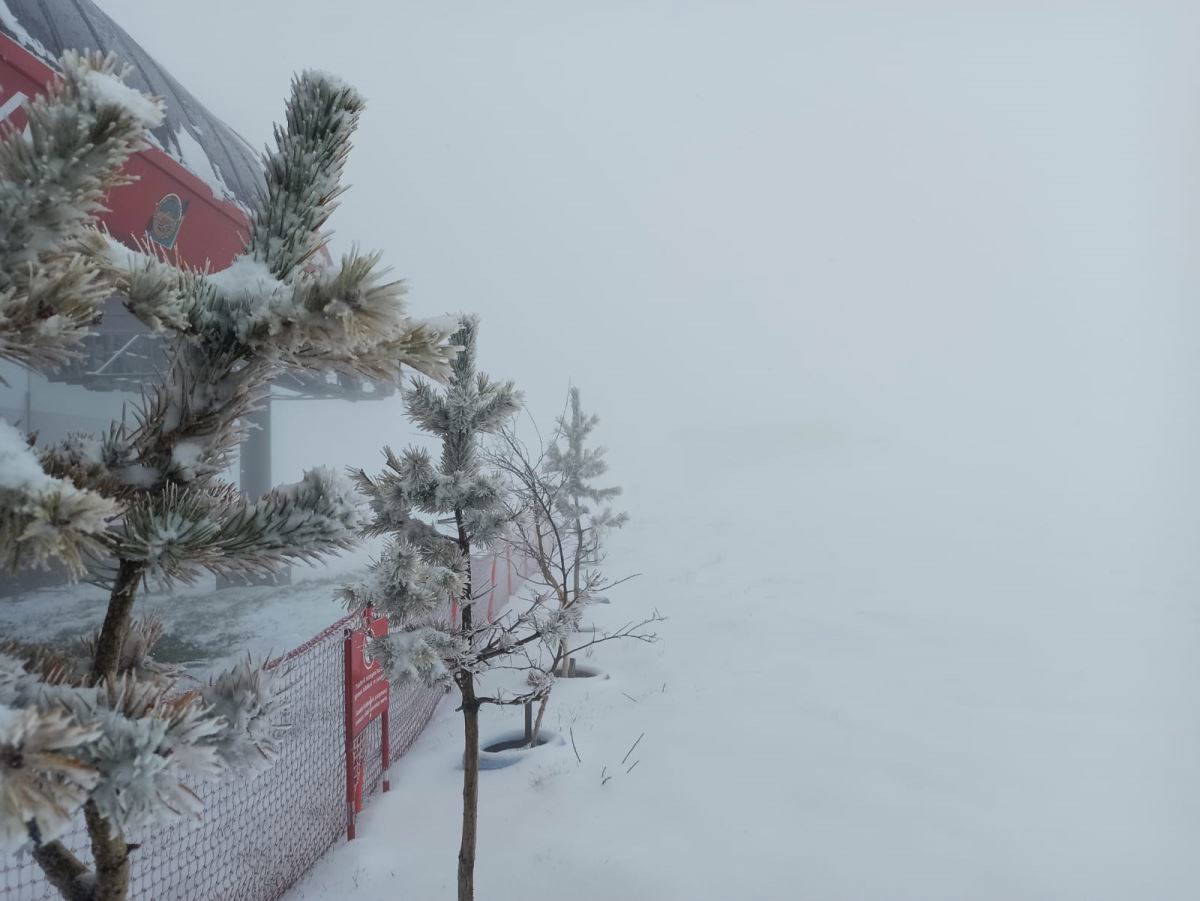 Erciyes'te mayıs karı: Kayak merkezi bembeyaz oldu