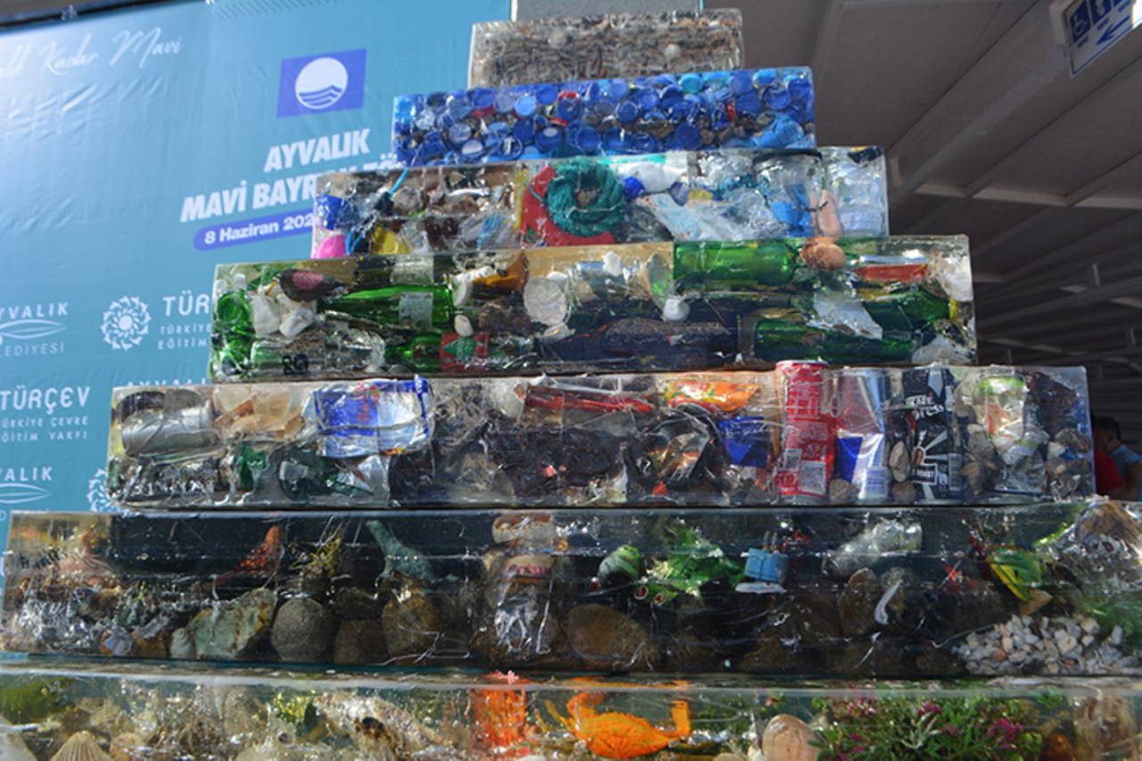 Büyük Deniz Çöpleri Anıtı, Ayvalık'ta sergilenmeye başlandı