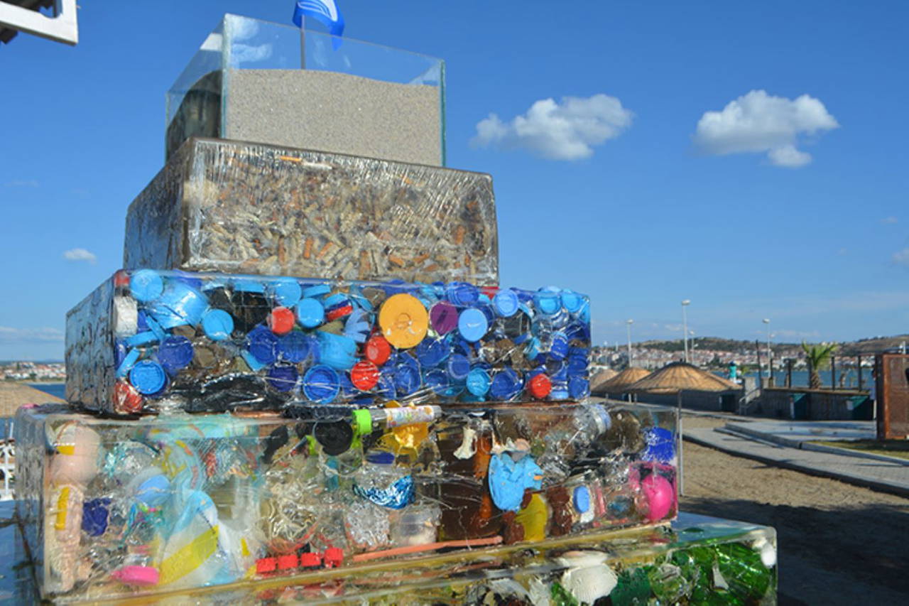 Büyük Deniz Çöpleri Anıtı, Ayvalık'ta sergilenmeye başlandı