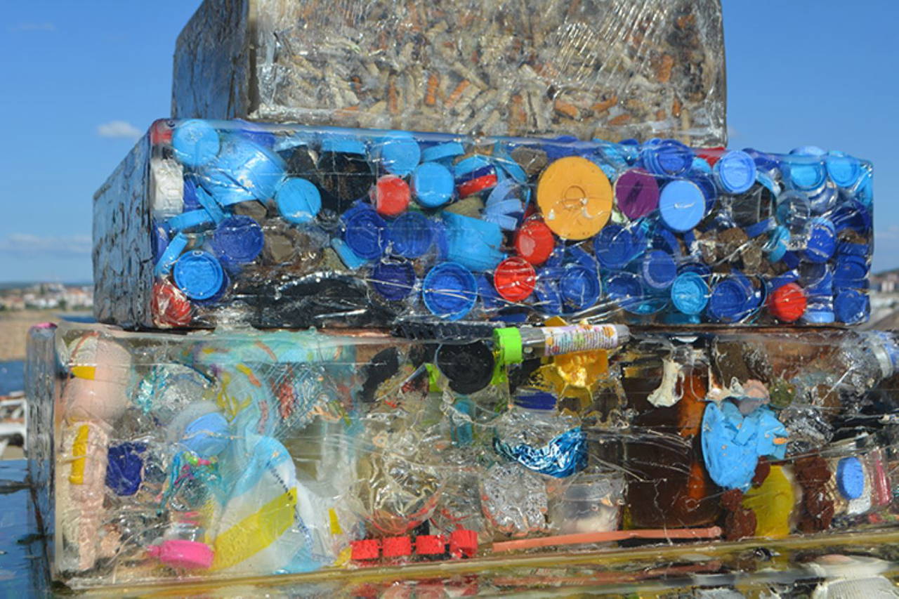 Büyük Deniz Çöpleri Anıtı, Ayvalık'ta sergilenmeye başlandı