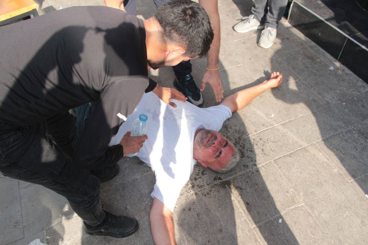 Adana'da acılı tost yeme yarışması: Beşinci tostunu yerken bayıldı, kafasından aşağı su döküldü (09 Haziran 2022)