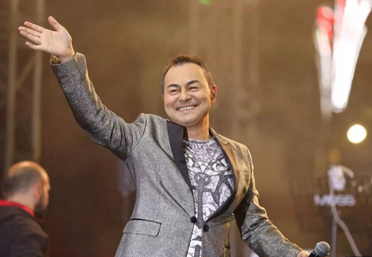 Ünlü şarkıcı Serdar Ortaç'tan üzücü haber: 'Sol bacağım tamamen gitti...'