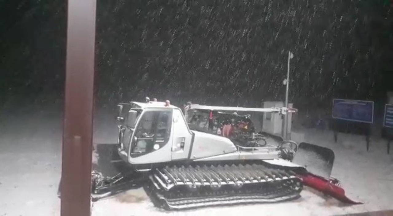 Beklenen kar yağışı başladı! Türkiye beyaza büründü, yollar kapandı