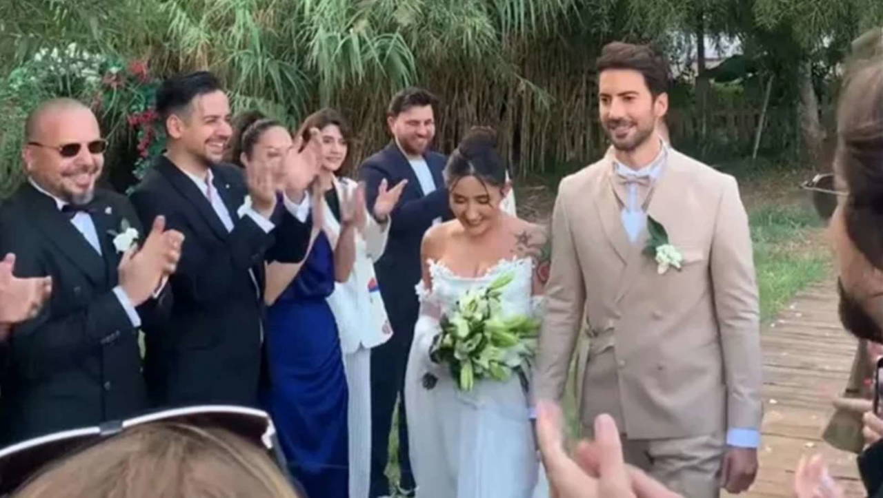 Ünlü şarkıcı Melek Mosso ve Serkan Sağdıç evlendi! İşte düğünden kareler...