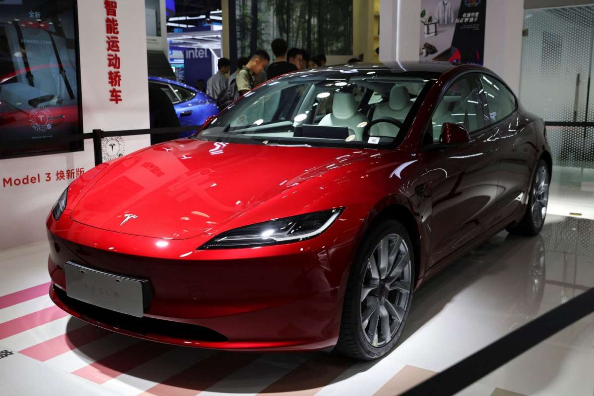 Yeni Tesla Model 3 ortaya çıktı: 1 milyon 361 bin liradan başlıyor...
