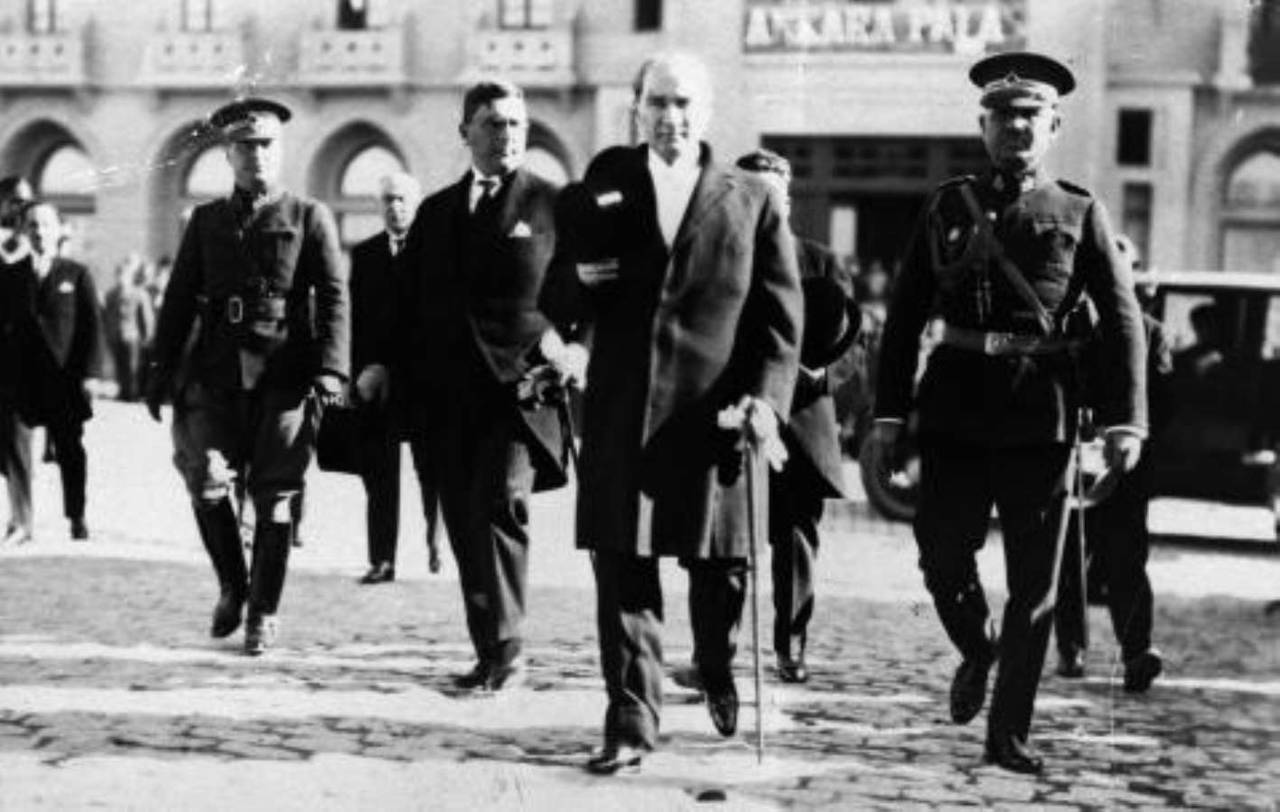 Cumhuriyetin ilk kutlamaları: Atatürk'ün gözünden törenlerin ardındaki coşku...