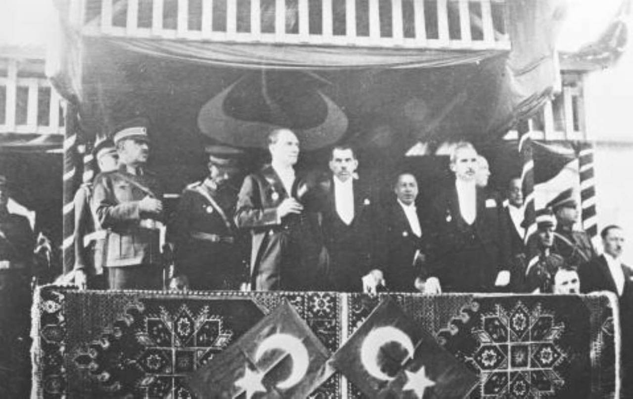 Cumhuriyetin ilk kutlamaları: Atatürk'ün gözünden törenlerin ardındaki coşku...