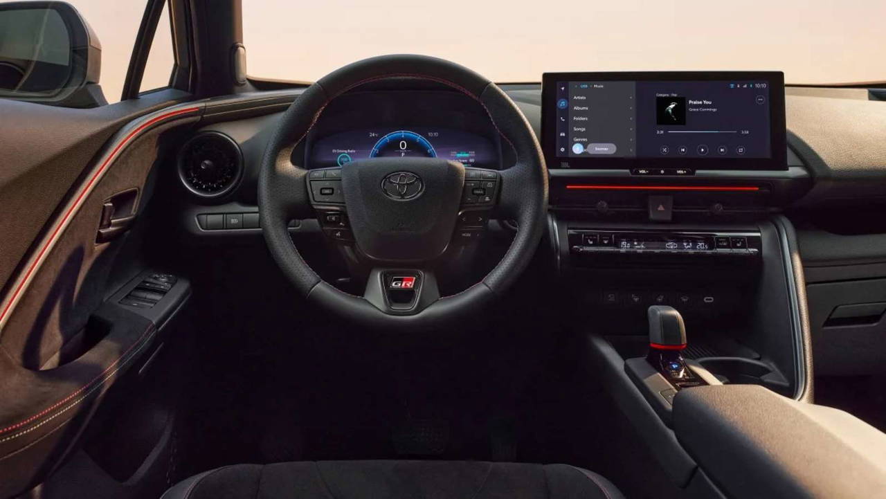 Toyota C-HR SUV segmentini fethetmeye geliyor: Fiyatı ve teknik özellikleri