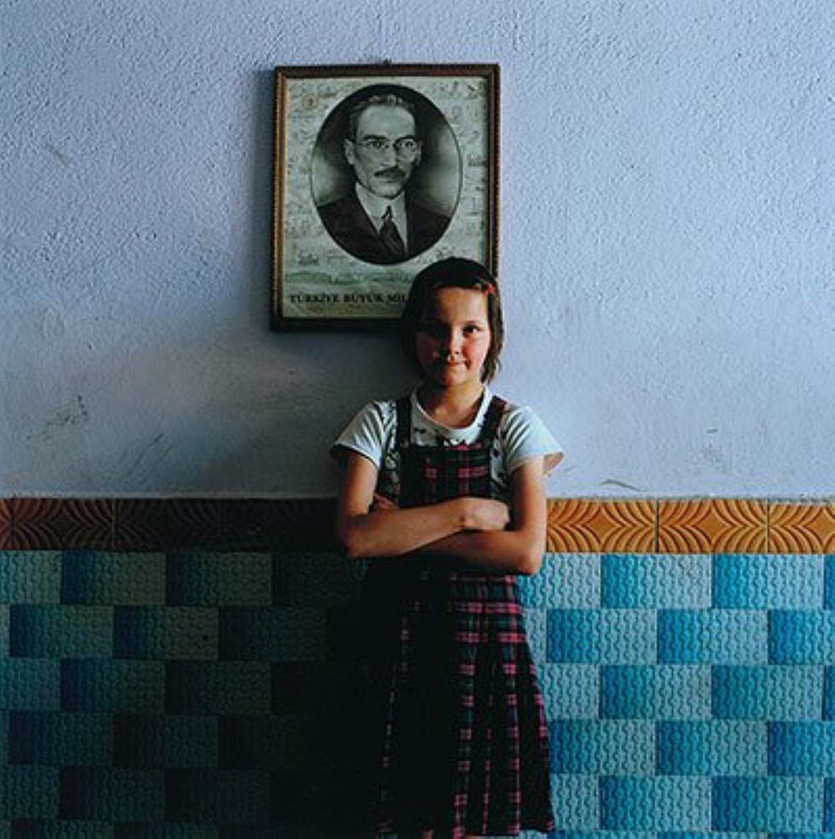 Her yerde onun yüzü var, her yürekte sevgisi