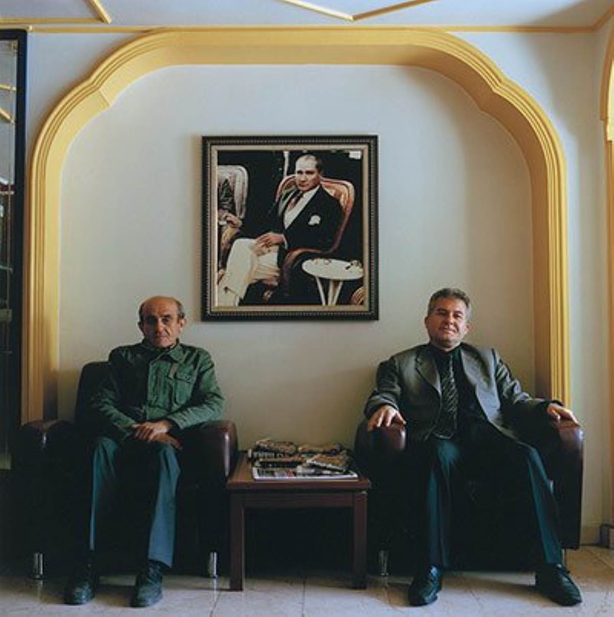 Her yerde onun yüzü var, her yürekte sevgisi