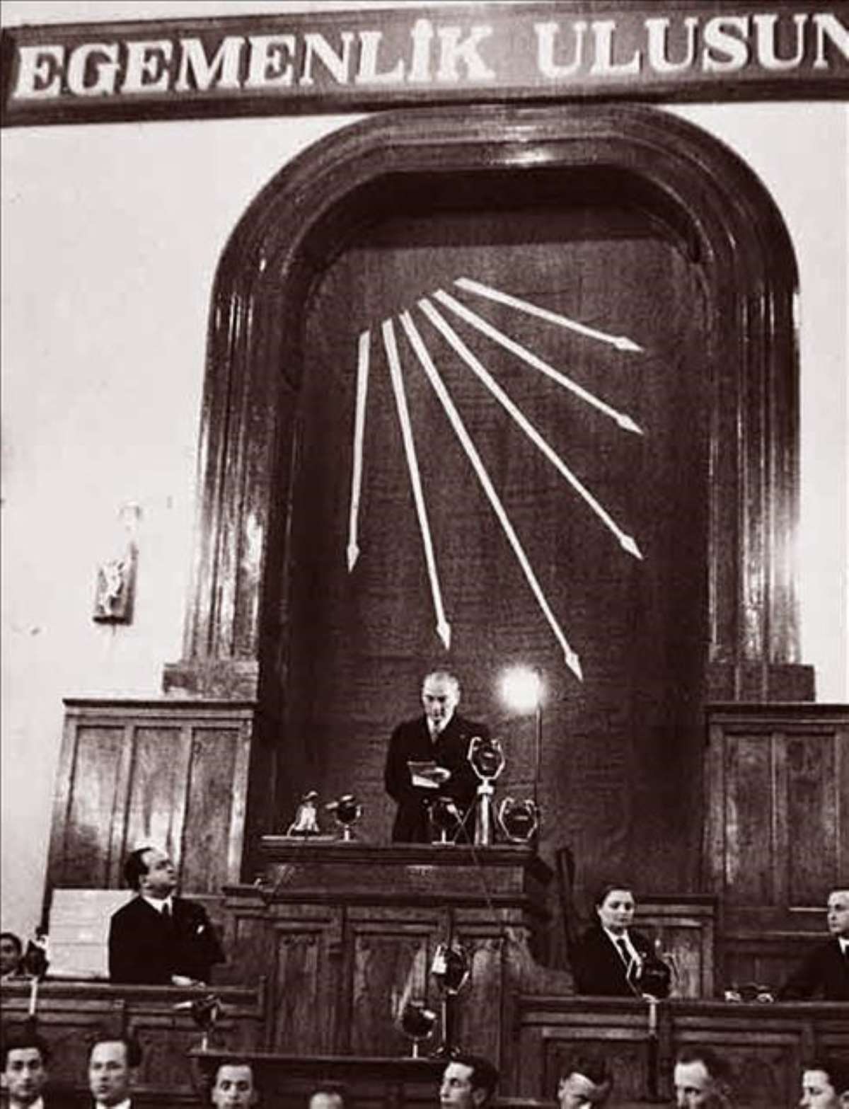 CHP 57'nci kurultaya giderken, geçmişten günümüze CHP kurultayları