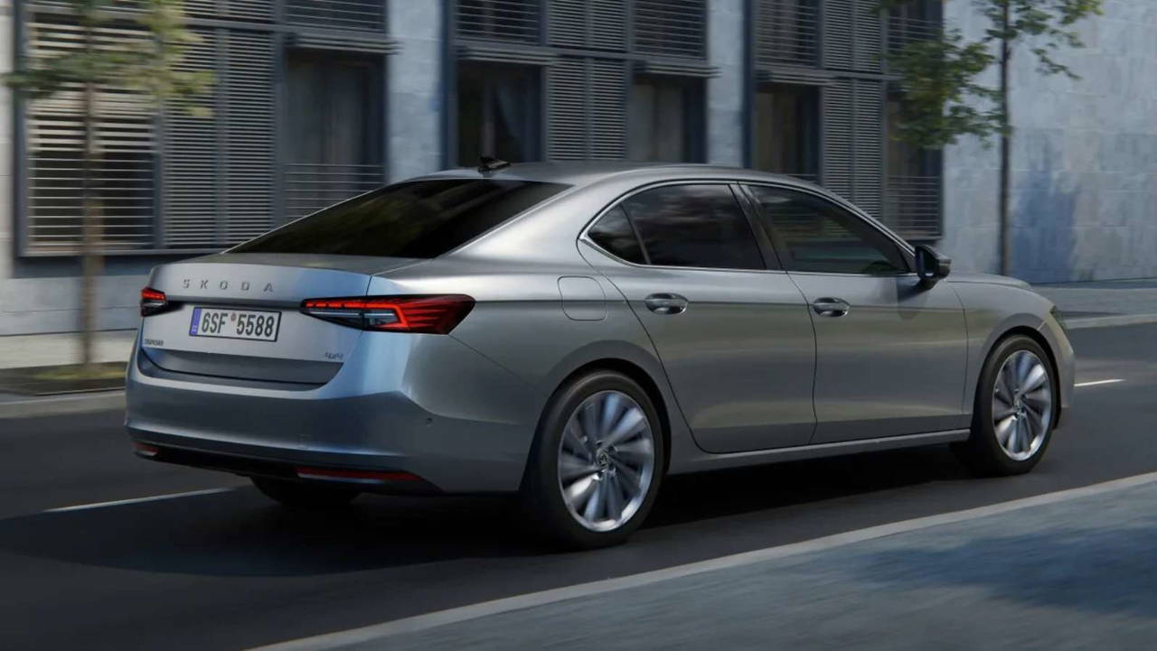 2024 Skoda Superb'ün özellikleri açıklandı: Artık 203 beygir...