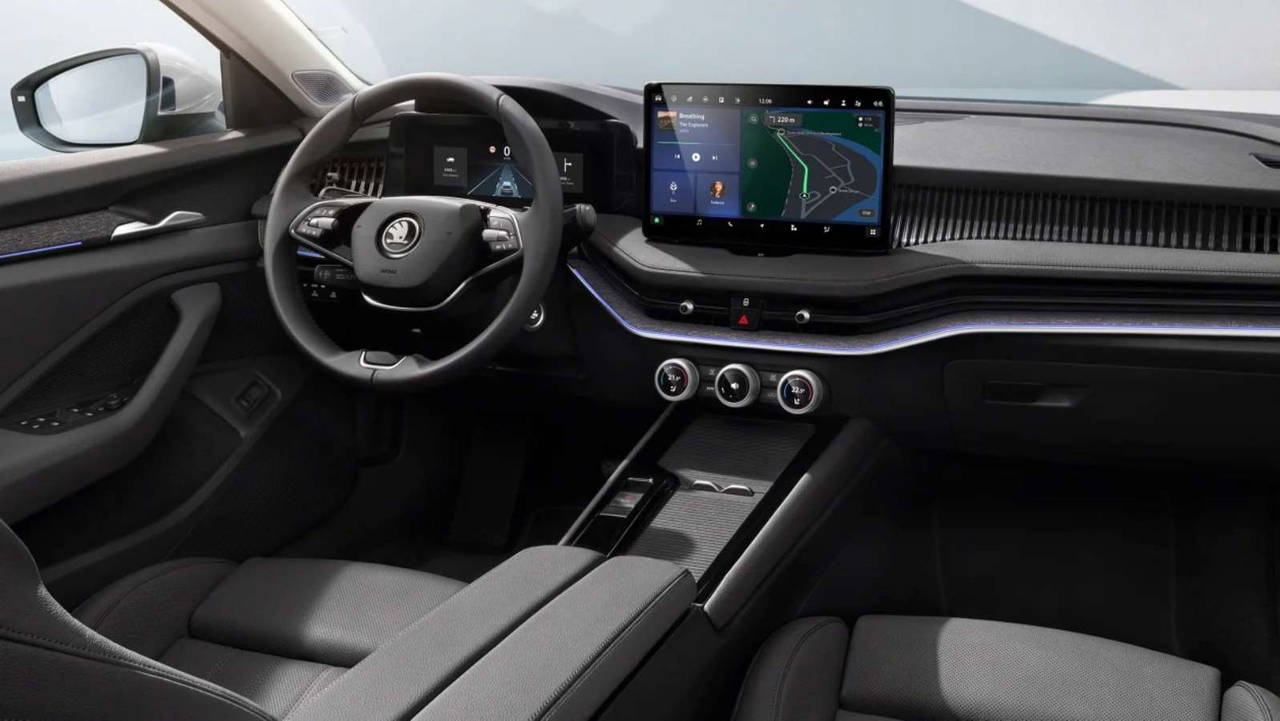 2024 Skoda Superb'ün özellikleri açıklandı: Artık 203 beygir...