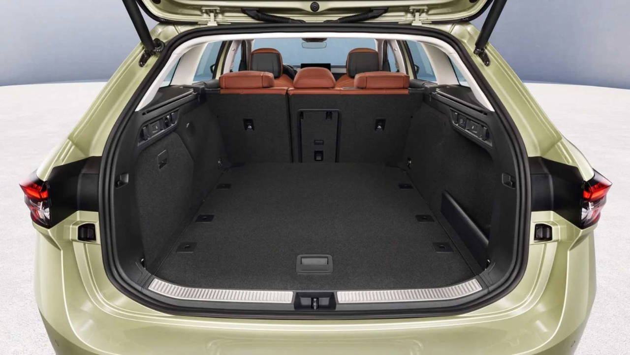 2024 Skoda Superb'ün özellikleri açıklandı: Artık 203 beygir...