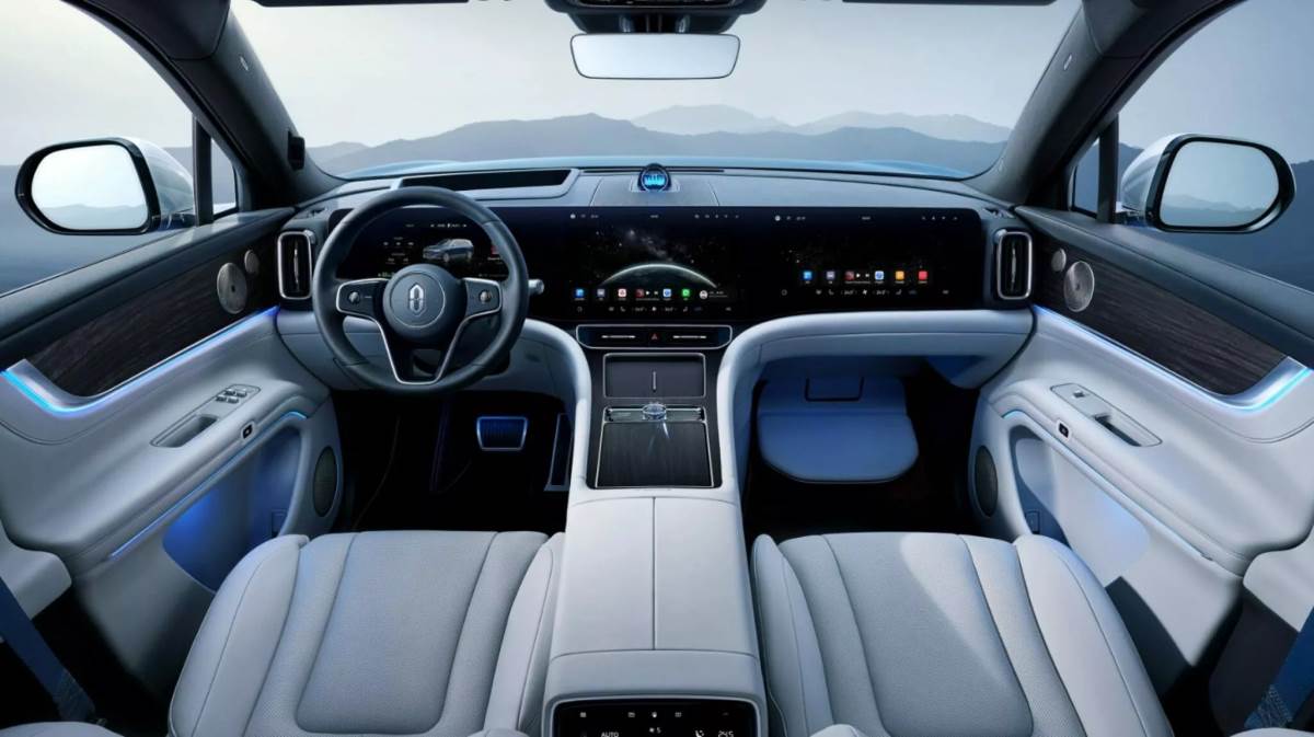 Böylesi ne görüldü ne duyuldu! Huawei'den çılgın model: Sinema sistemli, 3 yataklı hem ev hem araba