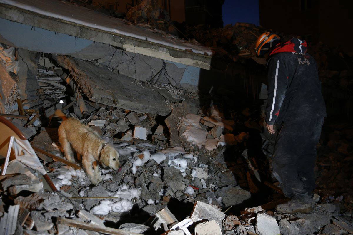 Arama kurtarma ekipleri dört gözle 