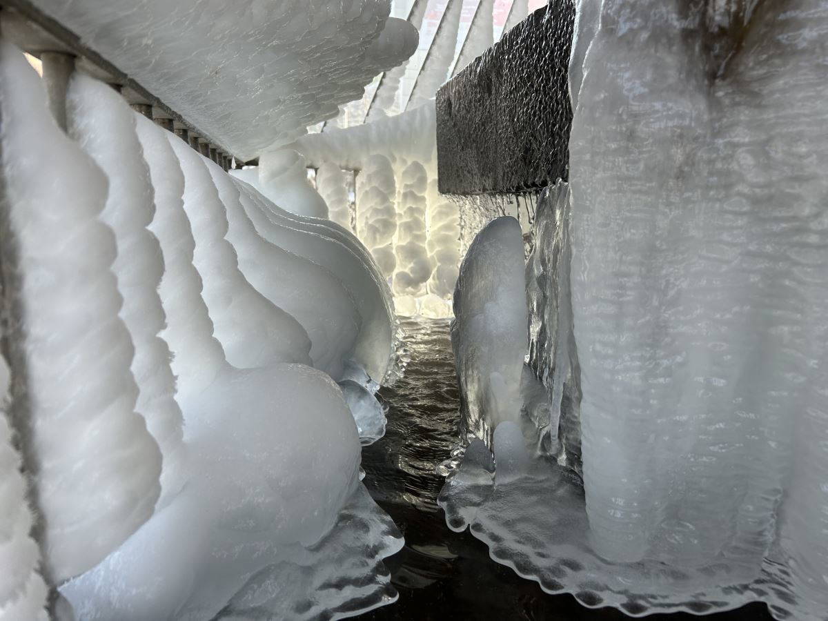 Gece eksi 24’e düşen hava sıcaklığı Erzurum’u dondurdu