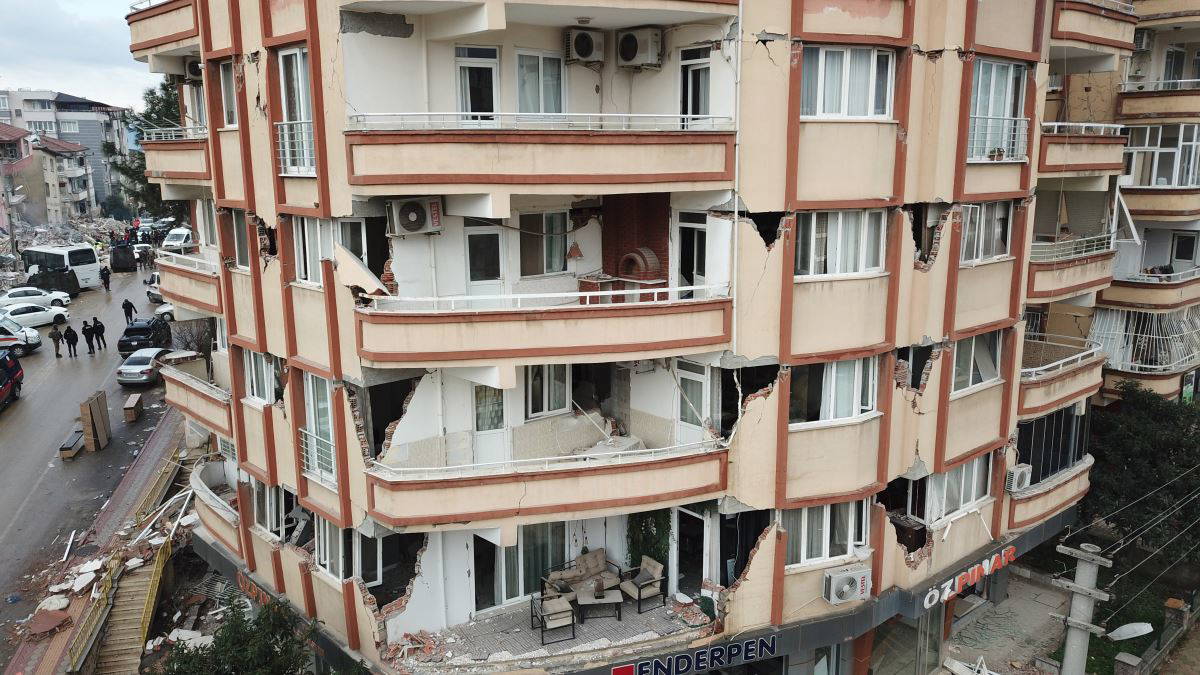 Deprem üstüne deprem! Hatay'daki yıkım havadan görüntülendi