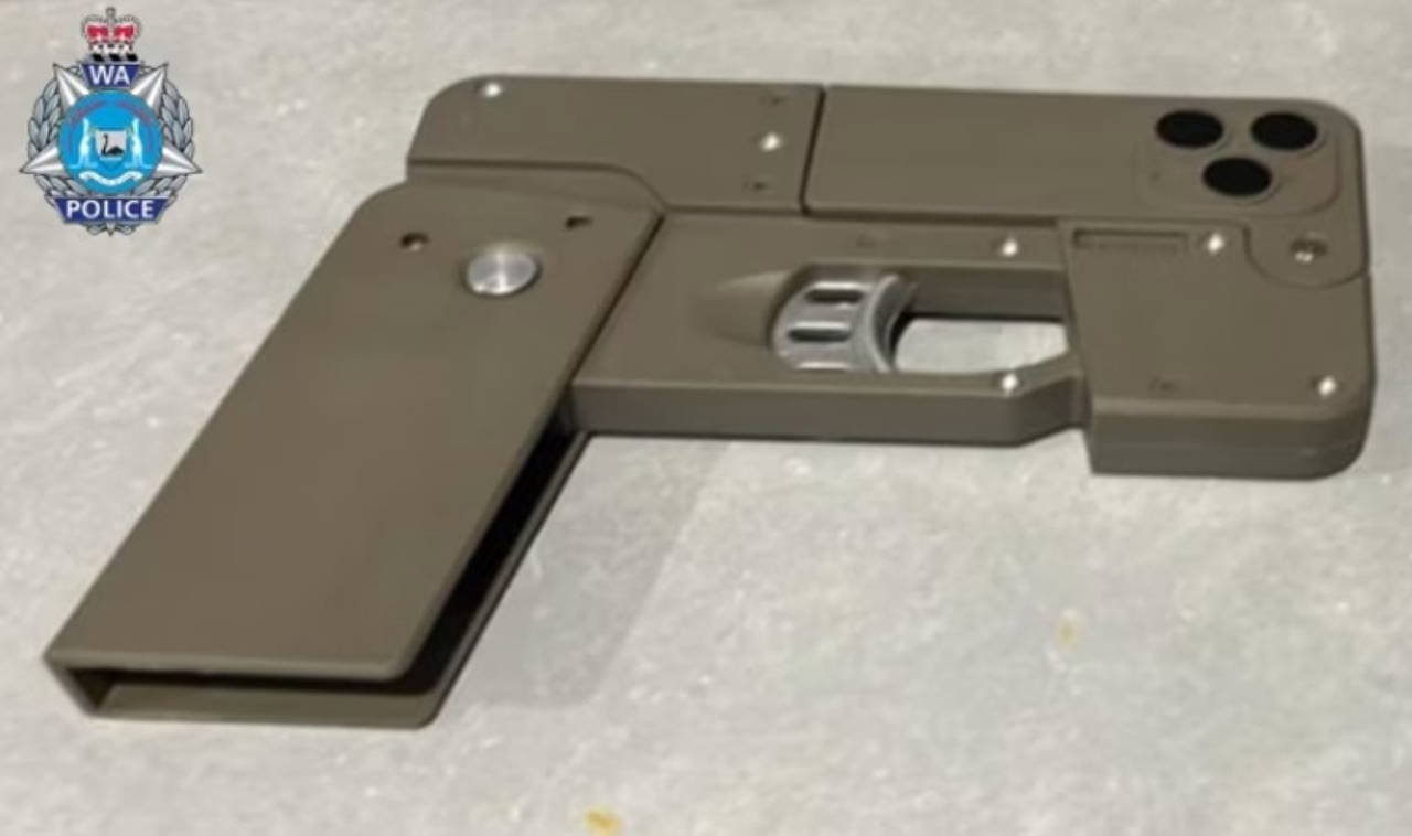 Cep telefonu şeklinde silah ele geçirildi!