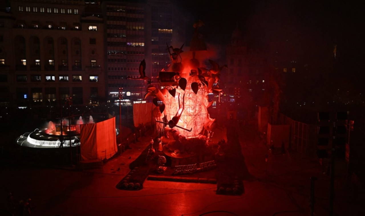 Dev kuklalar yakıldı: Las Fallas sona erdi