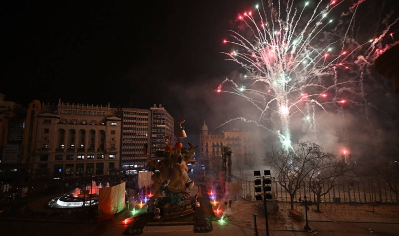 Dev kuklalar yakıldı: Las Fallas sona erdi