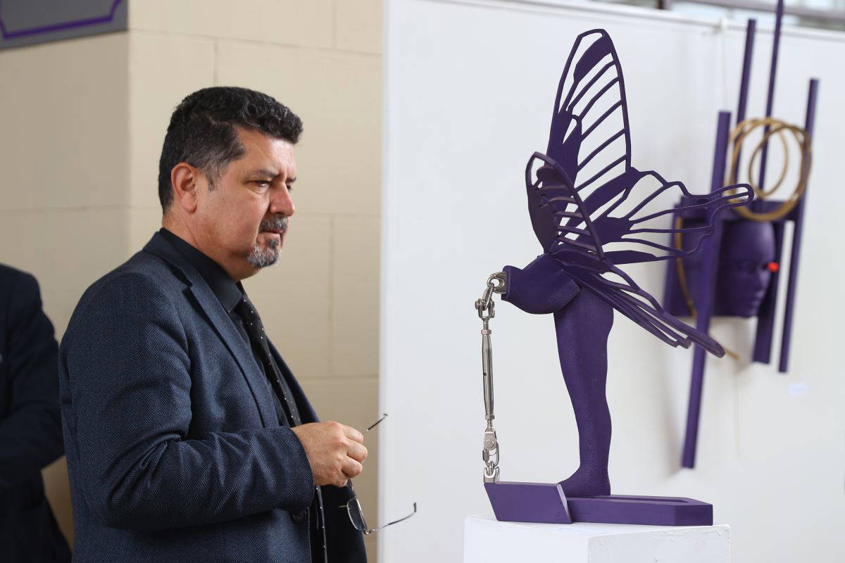 Edirne'de atık ahşap malzemeler kullanılarak hazırlanan heykeller sergilendi