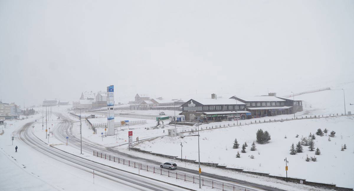 Türkiye kar yağışı ile uyandı! İstanbul, Ankara, Eskişehir ve Bolu'dan kar manzaraları