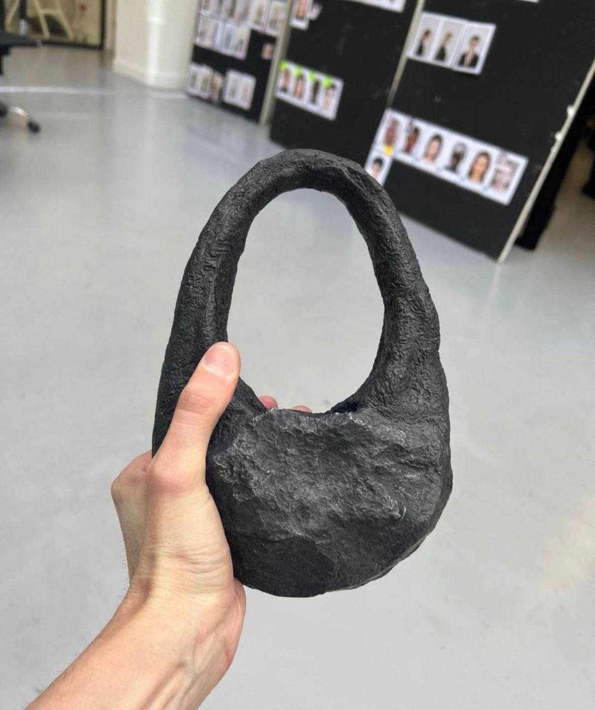 Göktaşından yapılan çanta fiyatıyla gündem oldu