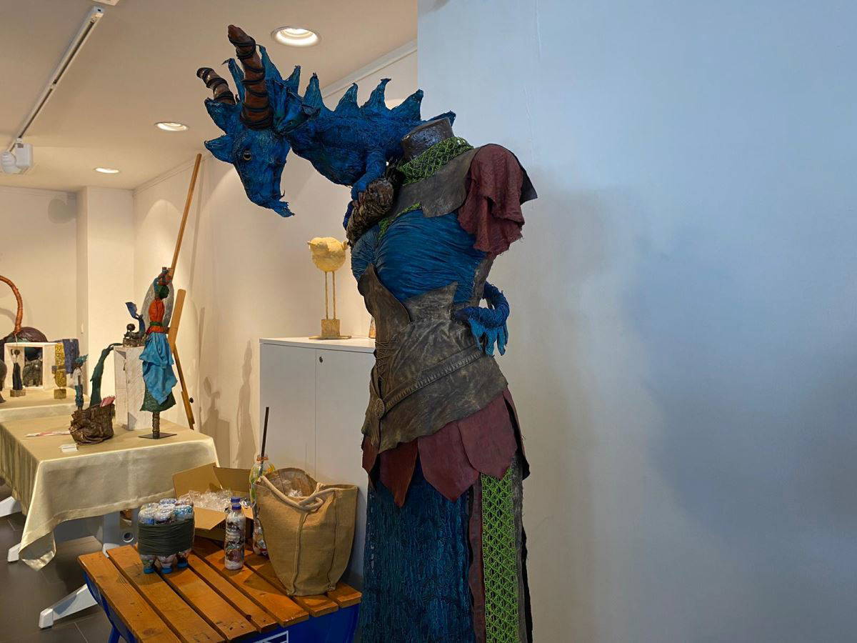 Atık çöplerden sanat eserleri üretildi