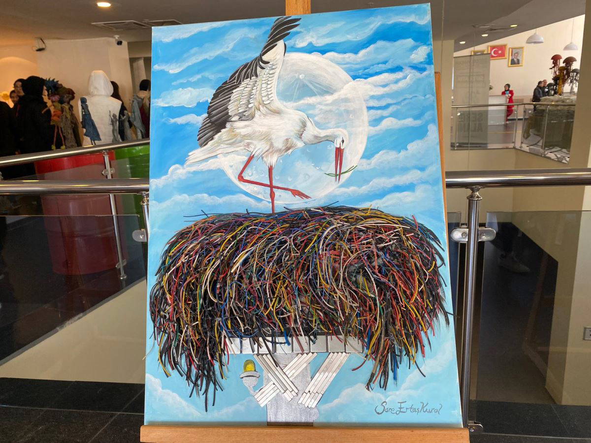 Atık çöplerden sanat eserleri üretildi