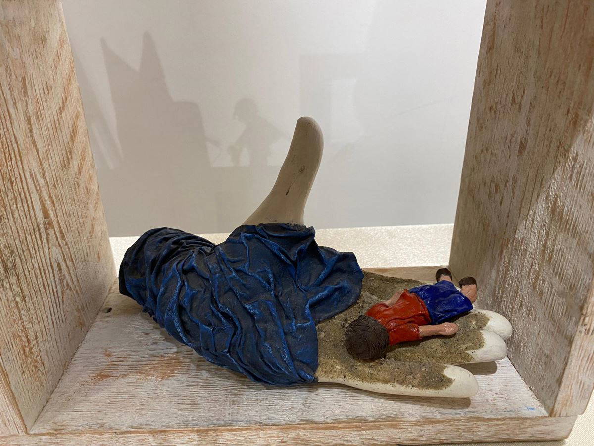 Atık çöplerden sanat eserleri üretildi