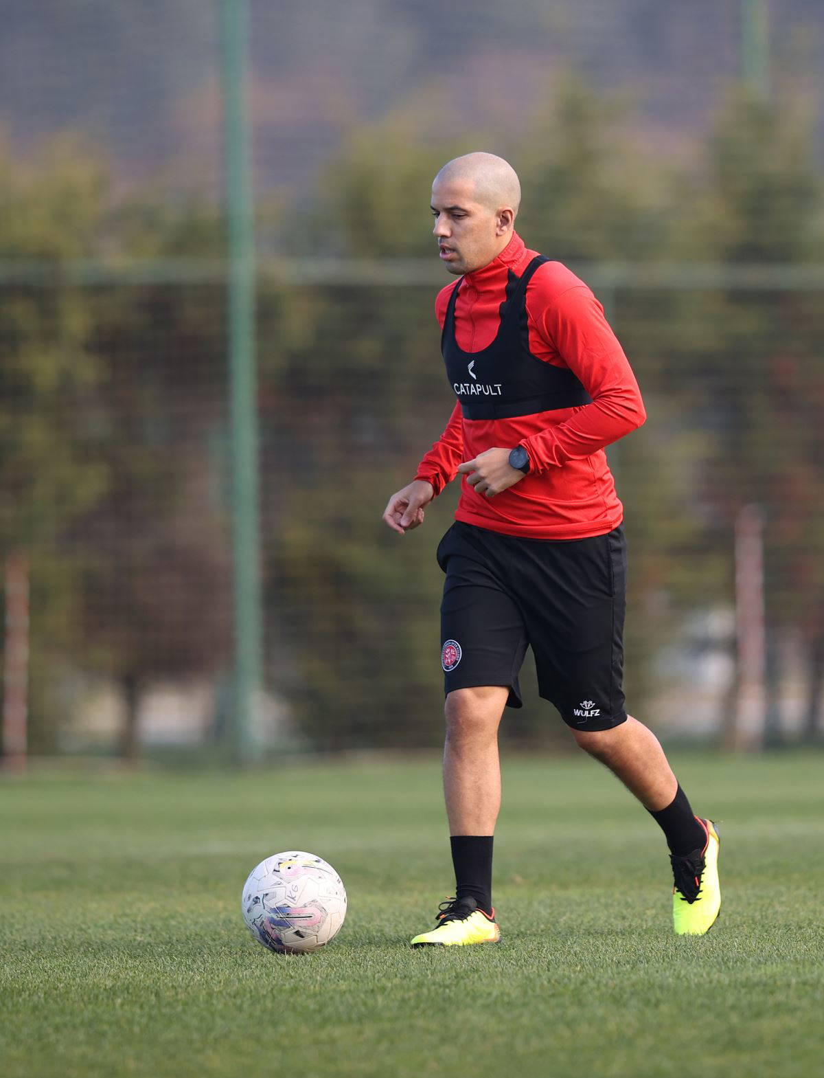 Futbolda ara transfer dönemi sona erdi! İşte atılan imzalar...