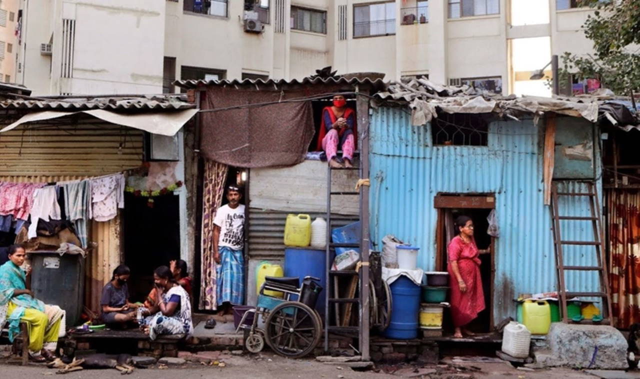 Milyarderleri gecekondu mahallesine uyarladı
