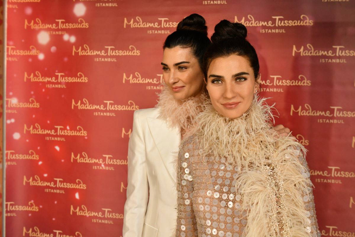 Tuba Büyüküstün'ün balmumu heykeli yapıldı