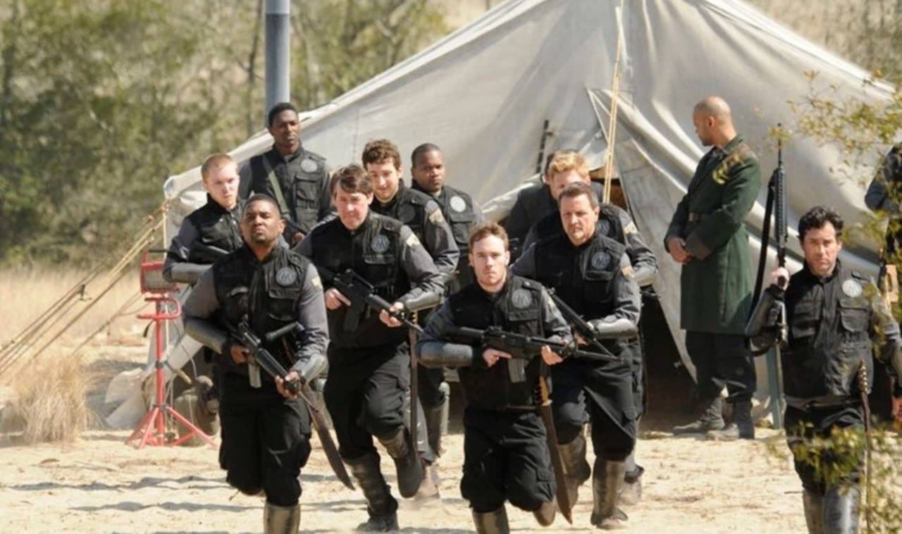 Güneş'in yüzeyinde Dünya'nın dört katı büyüklüğünde gizemli bir siyah nokta belirdi