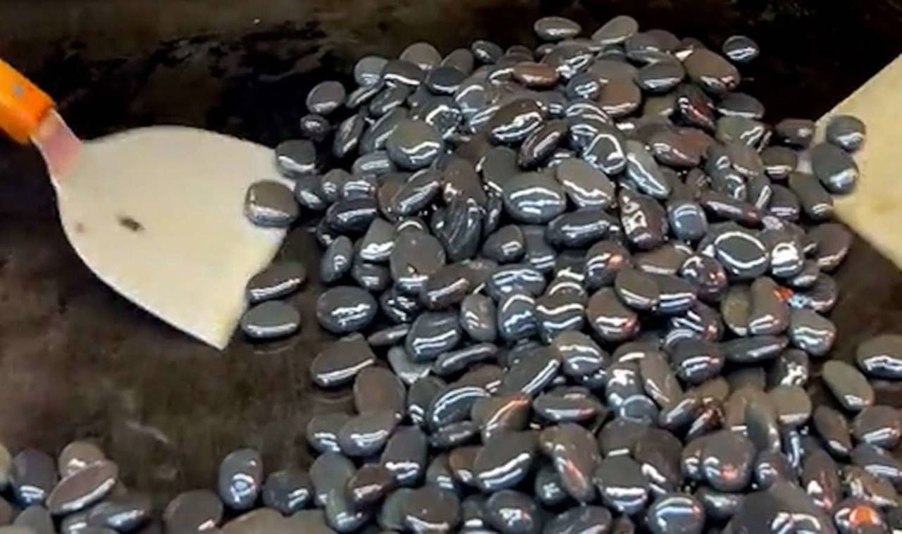 'Taş mı yiyelim' sözü gerçek oldu, taş yiyorlar!