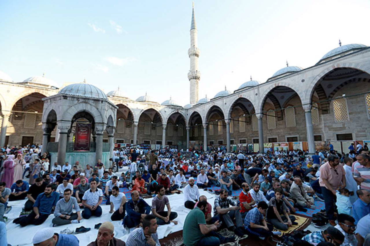 Bayram namazı saat kaçta? İstanbul, Ankara, İzmir'de Kurban Bayramı namazı saat kaç kılınacak? İl il bayram namazı saatleri...